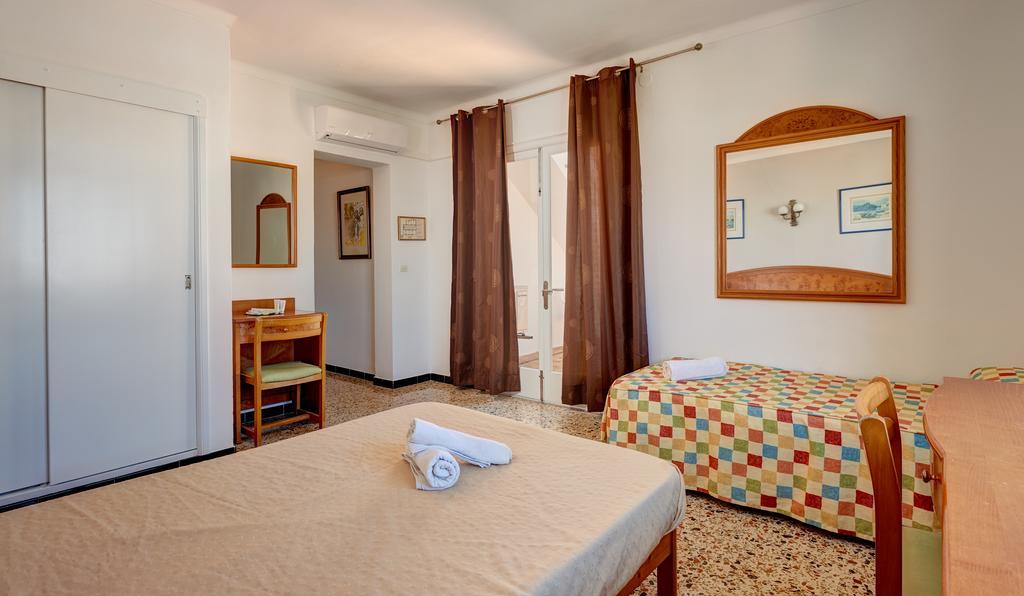 Hostal Talamanca กาลาดอร์ ภายนอก รูปภาพ