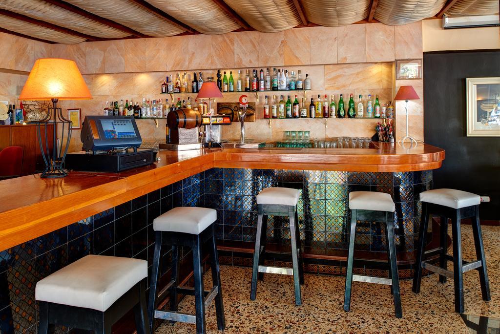 Hostal Talamanca กาลาดอร์ ภายนอก รูปภาพ